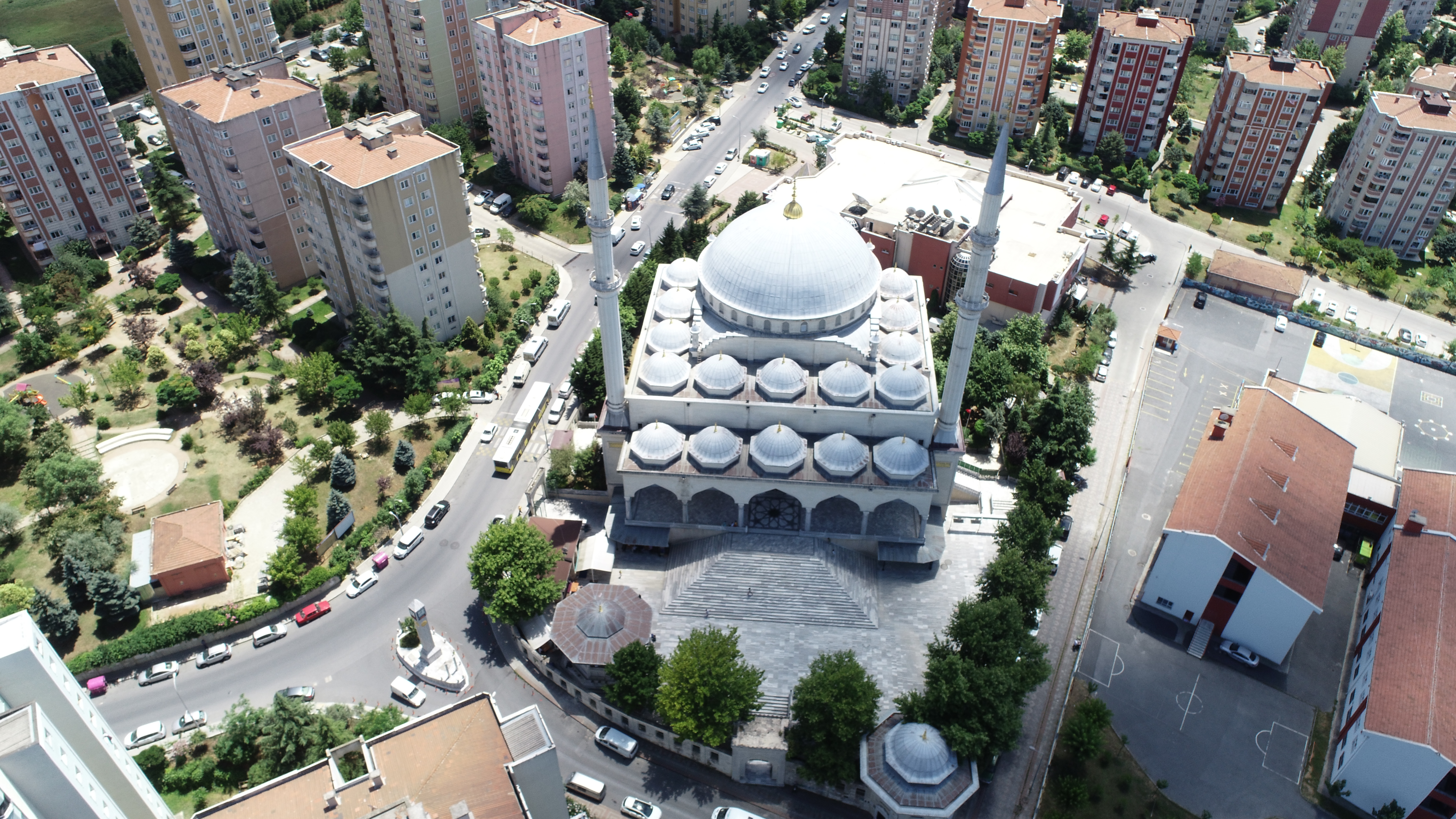 Tunahan Camii kuş bakışı görünüm